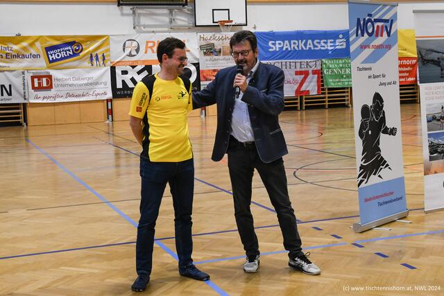 Dankesworte von Bürgermeister Mag. Gerhard Lentschig an den  Sektionsleiter Tischtennis, Reinhard Pleßl | Foto: Reinhard Pleßl