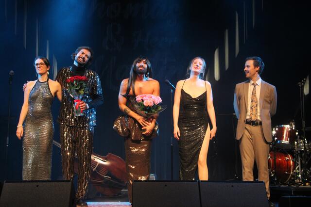 Frau Thomas und Herr Martin mit Band erhielten im Forum Kloster Standing Ovations. | Foto: MeinBezirk/Hofmüller