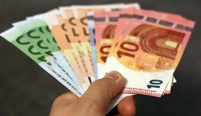 Wie Bezirksleiter Gerhard Kremser berichtet, kostete die letzte Windenbergung in Hüttschlag 28.000 Euro. 20.000 Euro für den Hubschrauber und 8.000 Euro für den Einsatz der Bergrettung. Warum der Gerettete ohne Versicherungsschutz in den Bergen unterwegs war, ist für den erfahrenen Bergretter unverständlich. (Symbolbild) | Foto: pixabay.com