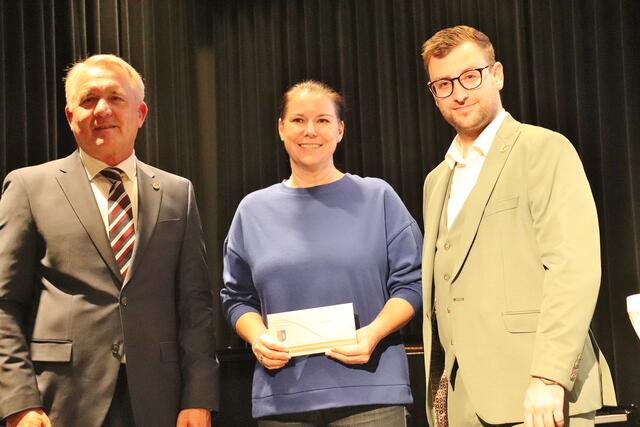 Bgm. Manfred Komericky und GR Stephan Scheifinger mit Ruth Maria Moriz | Foto: Edith Ertl
