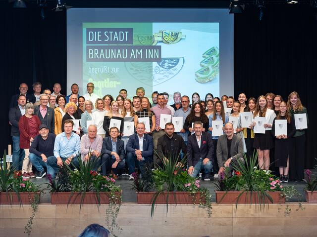 Verdiente Sportler und Funktionäre ehrte die Stadt Braunau für ihre Leistungen. | Foto: HCH-Fotopress