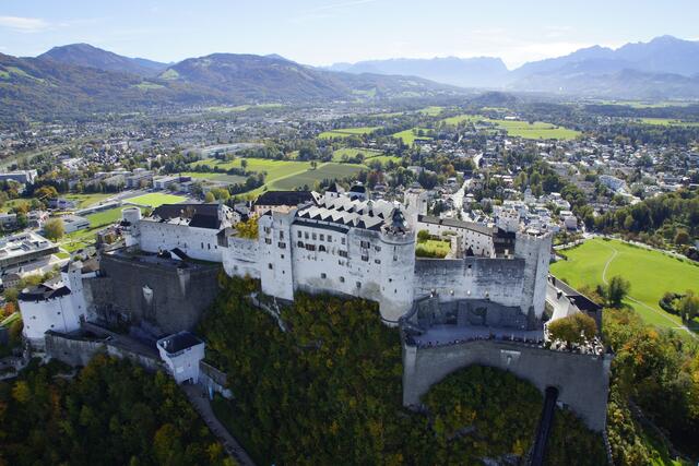 Die Festung Hohensalzburg thront über der Landeshauptstadt. Sie ist das Wahrzeichens Salzburg und hat eine fast eintausendjährige Geschichte. | Foto: Salzburger Burgen und Schlösser