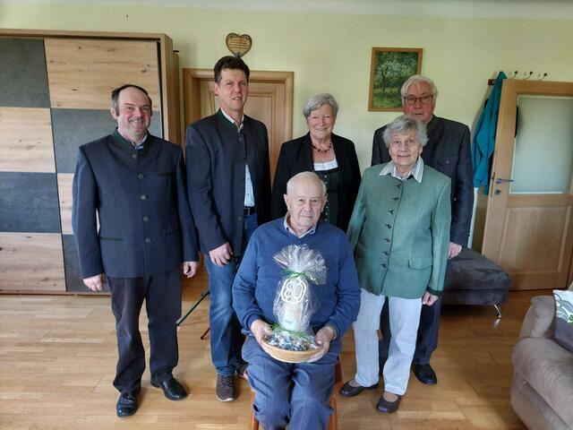 Vorne: Ignaz Schachenhofer, Hinten: Johann Jandl, Alexander Eder, Margarete Fichtinger, Leopold Leitner, Friederike Leitner | Foto: Seniorenbund Nöchling