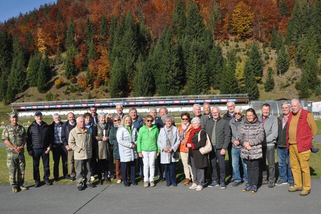 TÜPL-Kommandant Oberst Thomas Abfalter und Dr. Sebastian Eder (li.) beim Treffen der ehemaligen Bürgermeisterinnen und Bürgermeister im Biathlonstadion in Hochfilzen