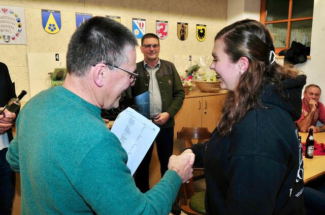 Mit Sarah Pichler stand erstmals auch eine Marktenderin in der siegreichen Mannschaft. | Foto: Hassl