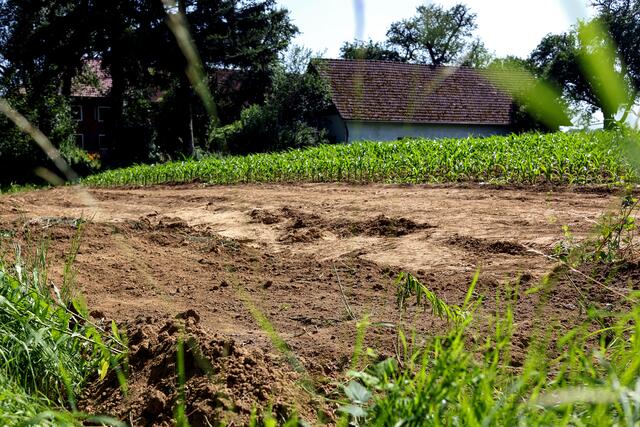 Auf diesem Acker in Ebelsberg war die Leiche vergraben. | Foto: Fotokerschi