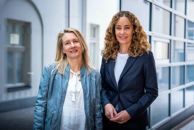 Elke Luwitsch (li) und LRin Eva Pawlata (re) | Foto: © Land Tirol/Christanell