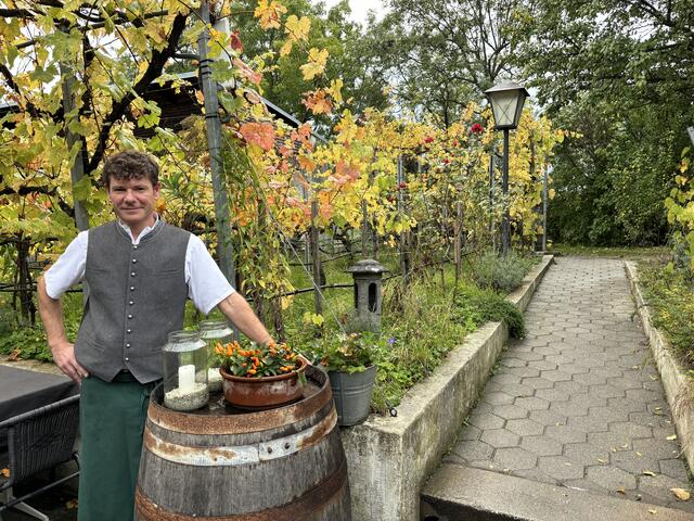 Helmut Krenek kocht in der Kellergasse auf hohem Niveau - aber auch Altbewährtes wird aufgetischt. | Foto: Katharina Nieschalk/MeinBezirk