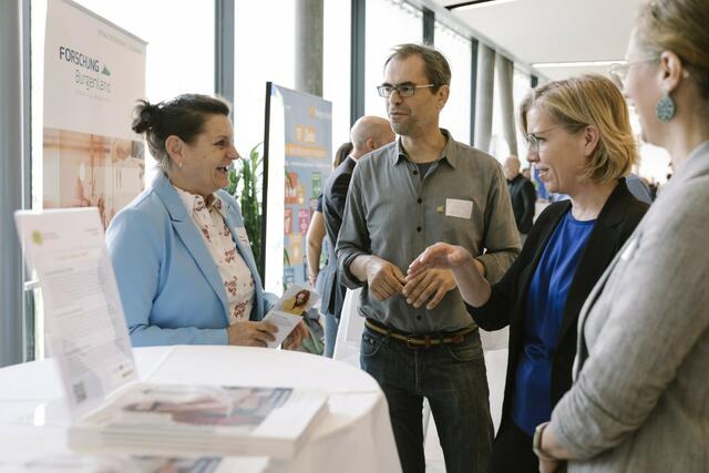 Die Veranstaltung ist eine Informationsveranstaltung, bei der sich Burgenlands Unternehmen, die sich dem Thema bereits angenommen haben, präsentierten konnten | Foto: KlimaDialog/Inés Bacher