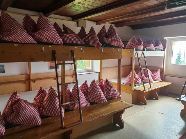 Das Waxriegelhaus verfügt über vier Zweibettzimmer, ein Dreibettzimmer, vier Vierbettzimmer und ein Lager für 30 Personen.  | Foto: Naturfreunde
