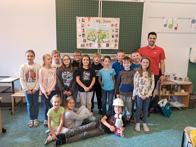 2. Klasse (3. und 4. Schulstufe) der VS Grafenschlag mit EVN-Workshopleiter Michael Wagner | Foto: © EVN