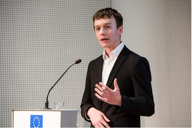 Preisträger Johannes Oberreiter wählte als Thema seiner vorwissenschaftlichen Arbeit „Ablauf eines Beitrittsverfahrens zur Europäischen Union am Beispiel der Türkei“. | Foto: Zentrum polis/Foto Horst Dockal