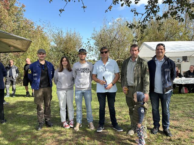 Nadine, Walter, Marcel, Mario, Michael, Manuel und René vom Oldtimer Traktor Verein | Foto: Rosenberger