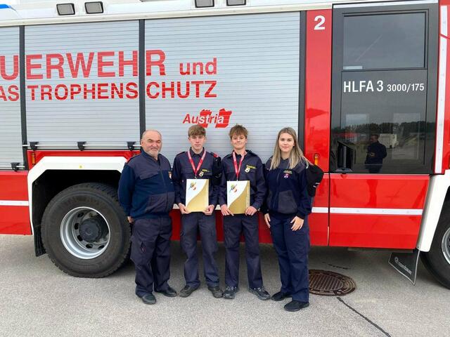 Karl Plauensteiner, Lukas Kröpfl, Arthur Geisberger, Selina Altmann, v.l. | Foto: FF Friedersbach
