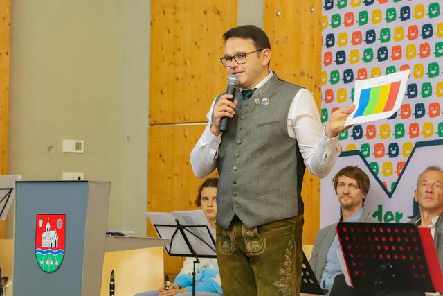Bürgermeister Franz Nöhrer nahm das Versprechen des Kindergemeinderates 2.0 entgegen | Foto: Iris Bloder
