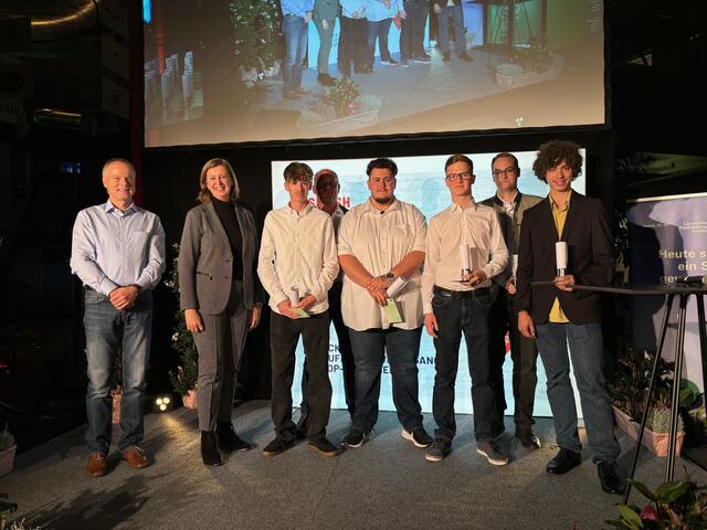 Die Firma Keller-Grundbau aus Söding-St. Johann mit ihren erfolgreichen Lehrlingen | Foto: Almer