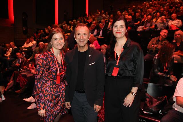 Jazz &amp; The City: Anna-Lena Schosser und Anastasia Wolkenstein mit Bürgermeister Bernhard Auinger.