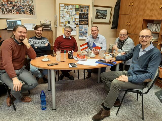 Arbeitssitzung mit Znaimer und Retzer Teilnehmern, rechts Direktor Gerhard Forman. | Foto: Musikschule Retz