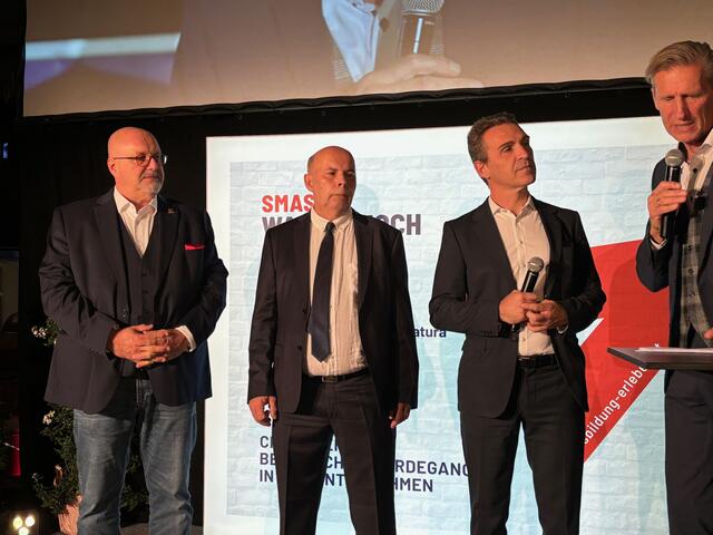 Viele Ehrengäste wurden interview, links der Bundesinnungsmeister für Mechatronik, Andreas Kandioler | Foto: Almer