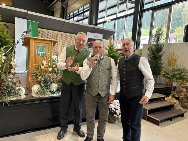 Auch die "Stoakogler" gratulierten mit einem Ständchen | Foto: MeinBezirk