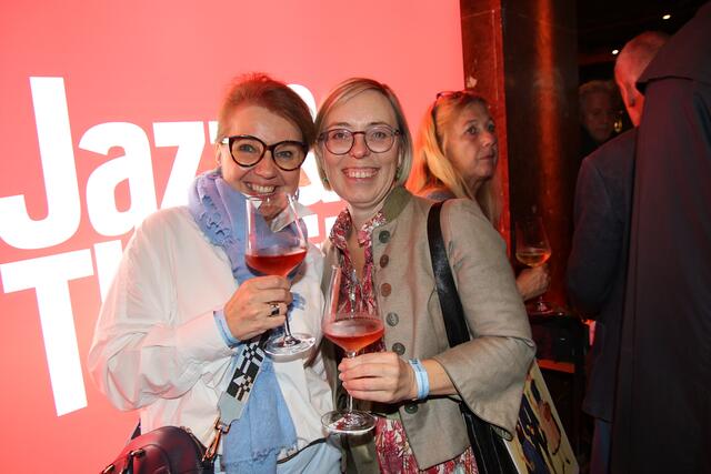 Hildegund Schirlbauer kam mit Birgit zur Eröffnung von Jazz &amp; The City.