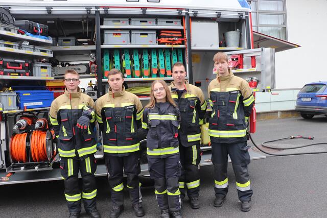 Neben dem Veranstaltungsort in Werndorf befindet sich die Feuerwehr. Die gewährte den Gästen vor dem Kulturheim Einblick in ihre Freiwilligenarbeit. | Foto: Edith Ertl