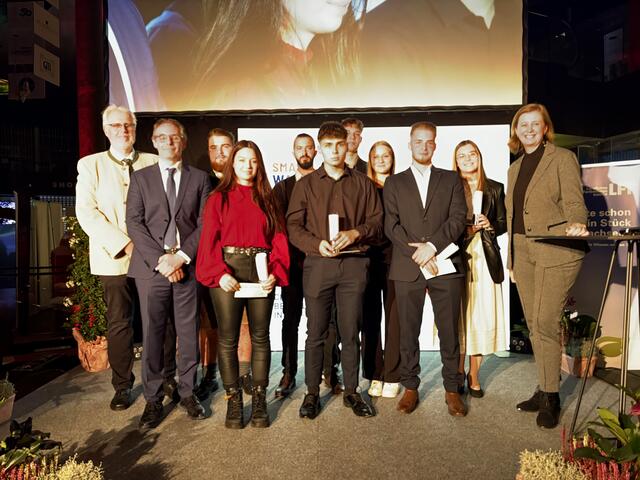 Stoelzle Oberglas konnte ebenso eine größere Abordnung an Lehrlingen ehren. | Foto: Almer