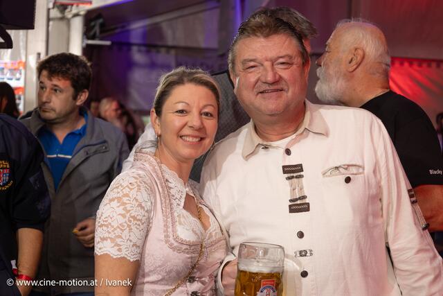 Isabella Müllner (Bauamt) mit Gustav Weber (Vizebürgermeister) (vlnr). | Foto: www.cine-motion.at / Ivanek