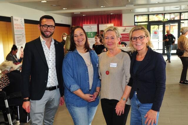 Bgm. Thomas Suitner, GR Ines Peimpolt, Vizebgm. Martha Salchner und Diabetesberaterin Agnes Loidl