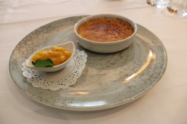 Creme Brûlée im Restaurant Tuttendörfl | Foto: Anna Carlotta Seymann