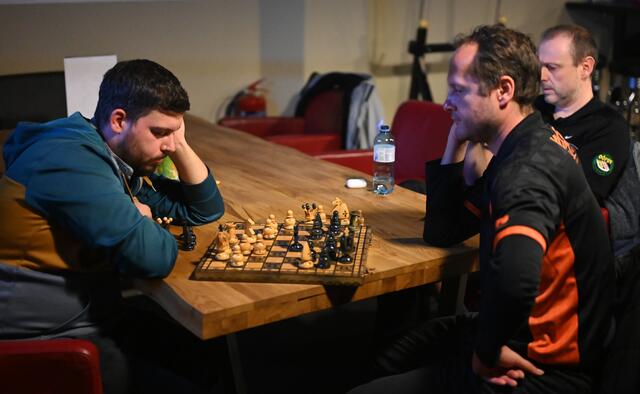 Dazwischen eine Partie Schach! 