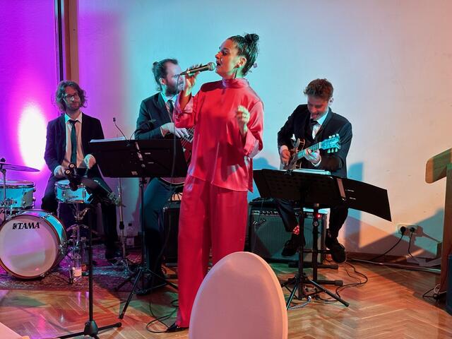 Elisabeth Gressl mit Bixbeat begleitete das fünfgängige Menü musikalisch. | Foto: Almer