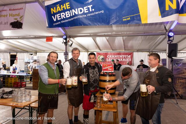 Bieranstich geschafft: Karl Wetsch, Jürgen Maschl, An dreas Hinker(Lauser) Rene Kozmann und Gustav Weber (vlnr). | Foto: www.cine-motion.at / Ivanek