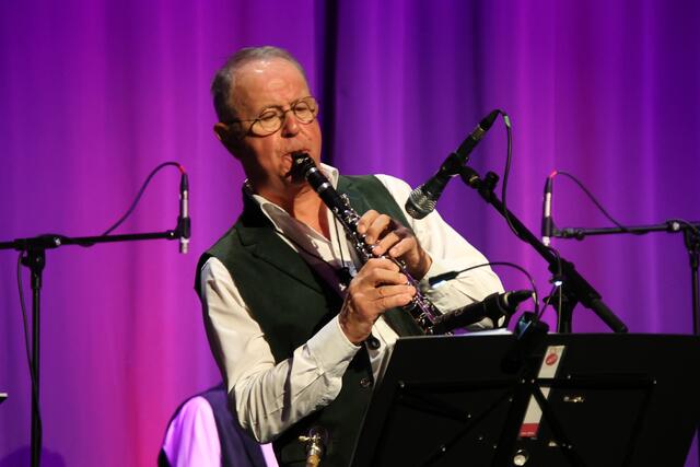 Virtuos präsentierte sich Florian Schmitzberger als Solist.