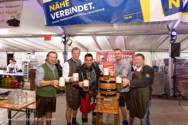 Bieranstich geschafft: Karl Wetsch, Jürgen Maschl, Andreas Hinker(Lauser) Rene Kozmann und Gustav Weber (vlnr). | Foto: www.cine-motion.at / Ivanek