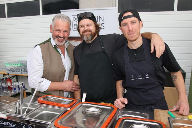 Initiator Markus Schreilechner mit Philippe und Fernando.