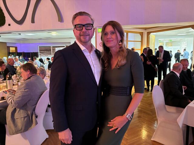 Bürgermeister Helmut Linhart mit seiner Andrea vor dem Start der Gala | Foto: Almer