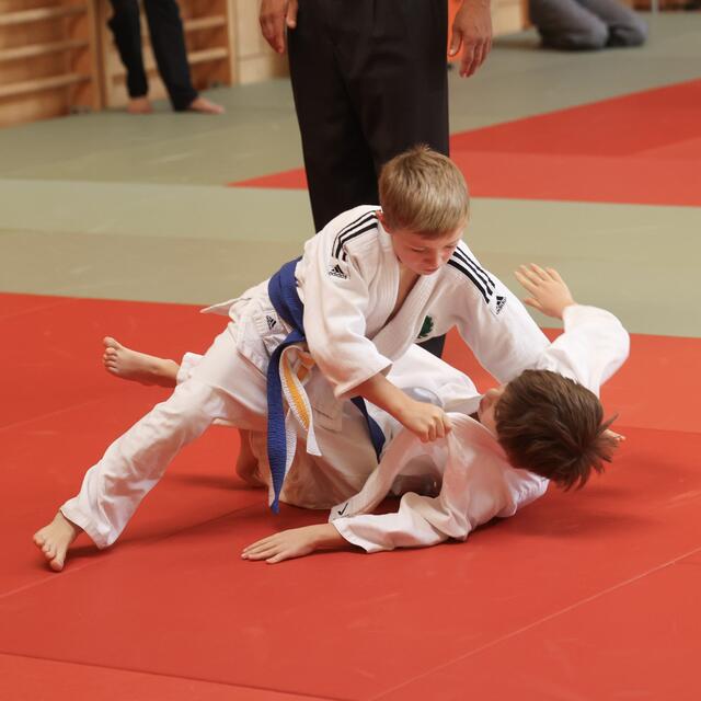 Arthur Bombosch holte bei seinem ersten Turnier eine Goldmedaille. 
 | Foto: Andreas Schiffleitner
