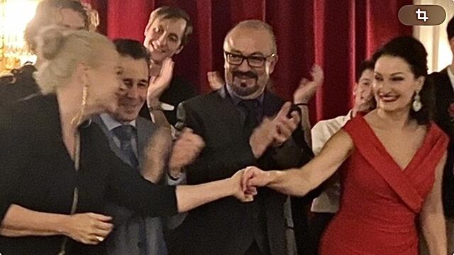 Links Verena Scheitz, in Rot Patricia Nessy. Die beiden Kates in Kiss me Kate an der Bühne Baden | Foto: Stockmann