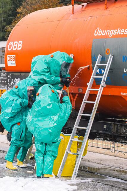 Beübt wurde ein Gefahrstoffaustritt bei einem Güterwaggon | Foto: Pernsteiner