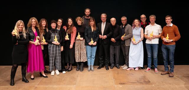 LH Christopher Drexler mit den Preisträgerinnen und Preisträgern der Kunst- und Kulturpreise des Landes Steiermark 2024.
 | Foto: Lena Baloch