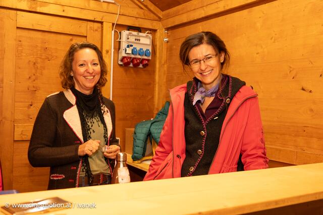 Melanie Strauby und Birgit Zethner (Amtsleiterin). | Foto: www.cine-motion.at / Ivanek