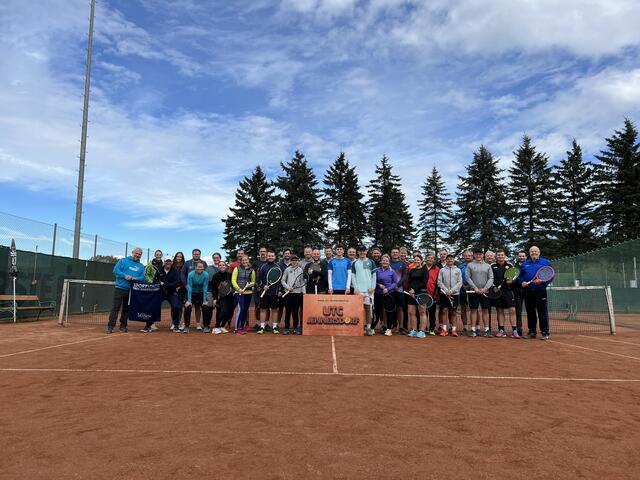 Der Tennisclub Jennersdorf sagte im Rahmen eines Abschlussturniers „Goodbye" zu seinen alten Sandplätzen.  | Foto: UTC Jennersdorf