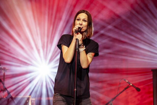 Auch Christina Stürmer setzt ihre Stimme ein um Hoffnung zu spenden (Archiv, 2019) | Foto:  Matthias Wehnert / Action Press / picturedesk.com