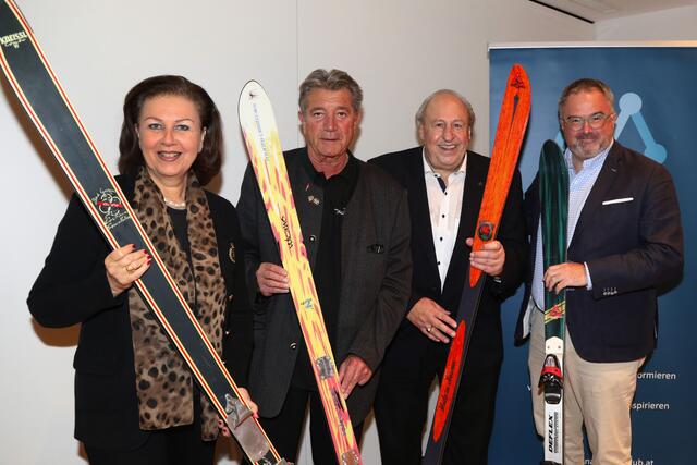 Patrizia Zoller-Frischauf, Franz Kneissl III, Helmut Lutz, Christian Switak mit Kneissl-Ski | Foto: MC Tirol