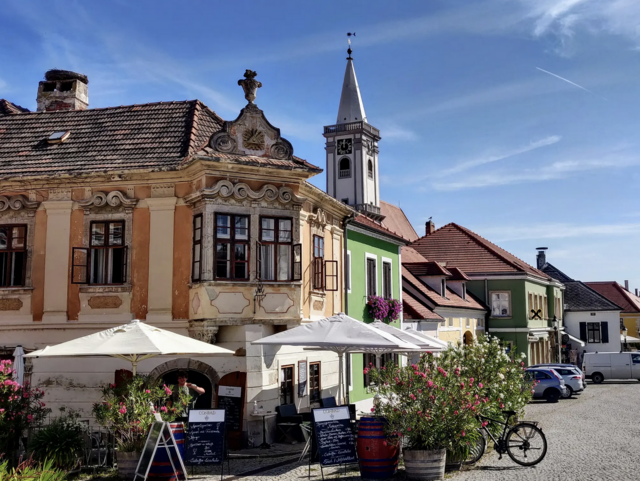 n der historischen Altstadt von Rust findet man malerische Bürgerhäuser und zahlreiche denkmalgeschützte Gebäude aus dem 16. bis 19. Jahrhundert. | Foto: komoot.com