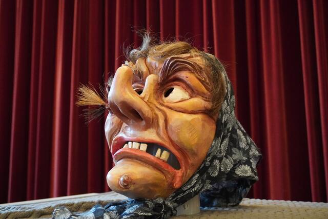 Einen Blick auf die Traditionsfiguren der Fasnacht: Das bot der Tag der offenen Tür der Natterer Huttler.  | Foto: Alicia Martin Gomez