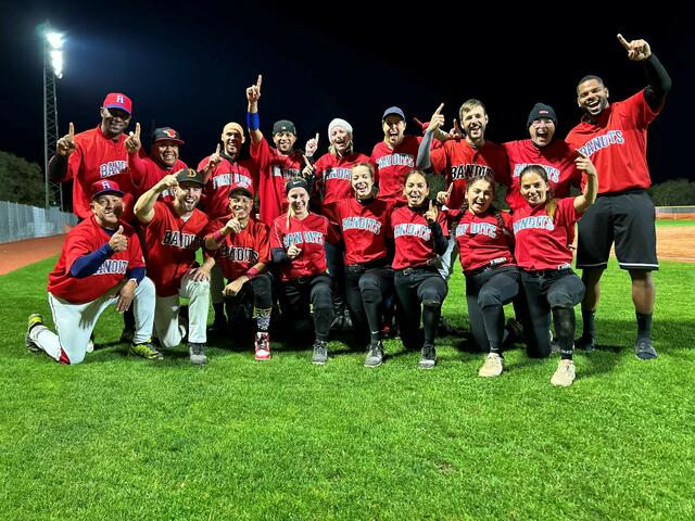 Nach dem Finaltriumph über Wiener Neustadt hätte die Stimmung beim Linzer Softballteam nicht besser sein können.  | Foto: Bandits/Witches Linz