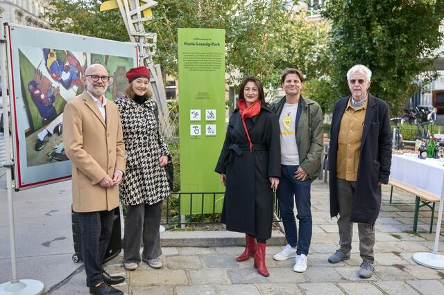 V.l.: Neos-Gemeinderat Thomas Weber, Kultur- und Kunstwissenschaftlerin Natalie Lettner, Kulturstadträtin Veronica Kaup-Hasler (SPÖ), SPÖ Margareten-Klubobmann Klaus Mayer und Peter Pakesch, Vorsitzender der Maria Lassnig Stiftung. | Foto: Stadt Wien/Markus Wache
