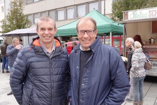 Jörg Opitz (l). freute sich zurecht über das positive Feedback zu diesem speziellen Bauernmarkt. | Foto: Michael Blinzer